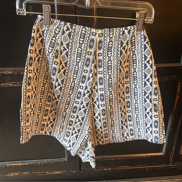 Show Me Your MuMu High Waist Aztec Patterned Shorts - Blue & White XS - Picture 2 of 3